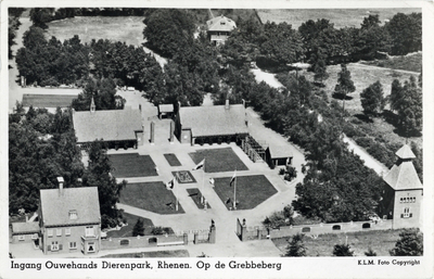 12062 Luchtfoto van de ingang van Ouwehands Dierenpark aan de Grebbeweg te Rhenen.